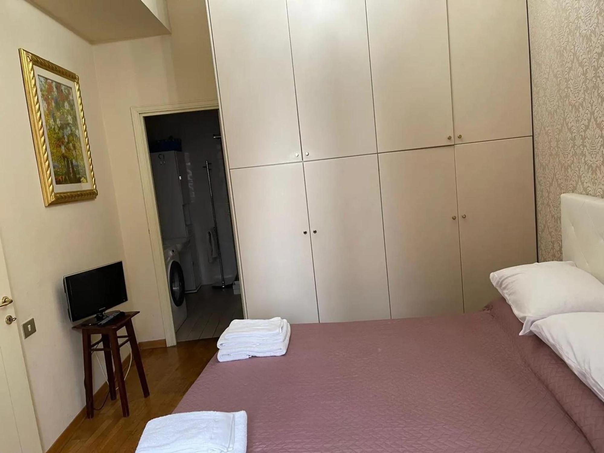 Apartment Charming Near The Colosseum 60 Sqm 4 Pers Air Conditiond Rom